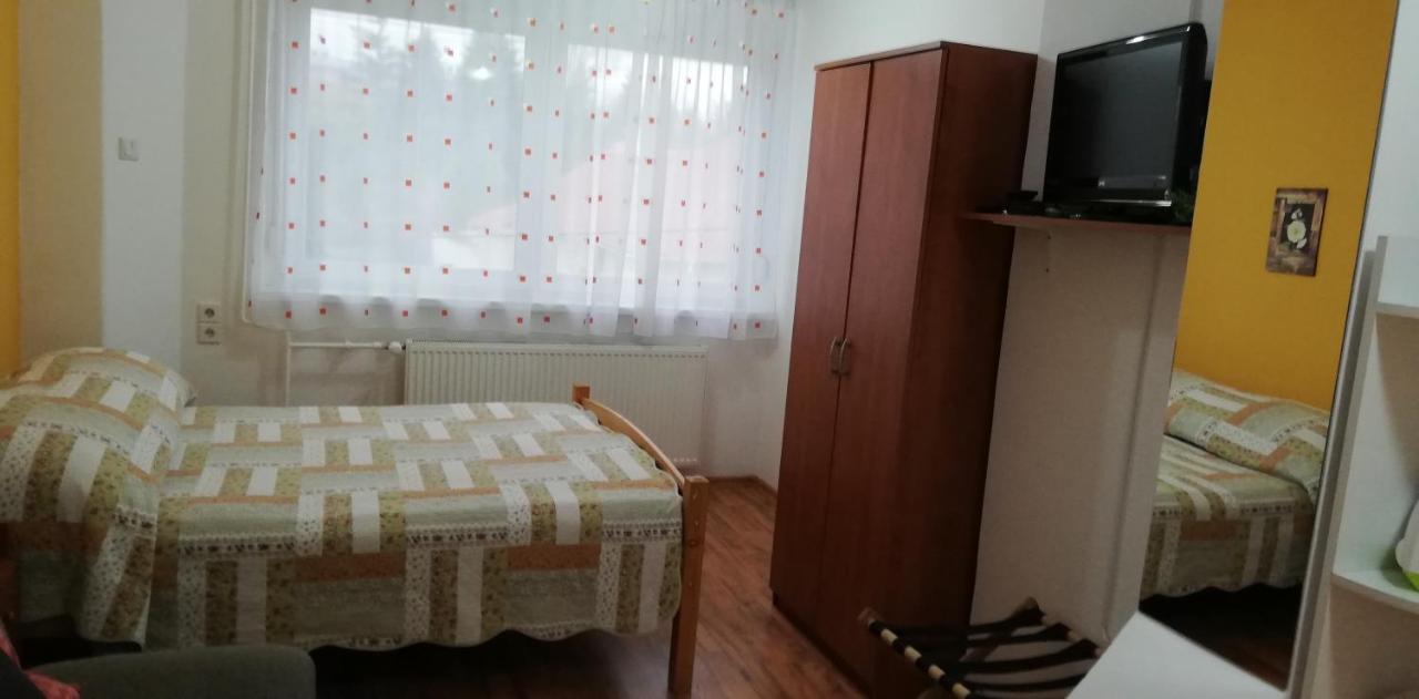 Roxanna Apartman Gyula Exterior foto