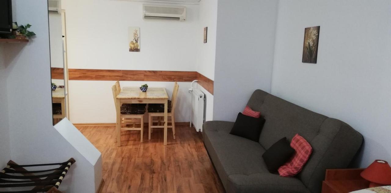 Roxanna Apartman Gyula Exterior foto