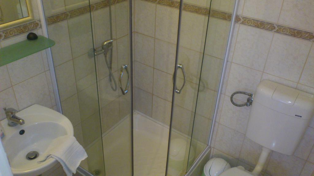 Roxanna Apartman Gyula Exterior foto