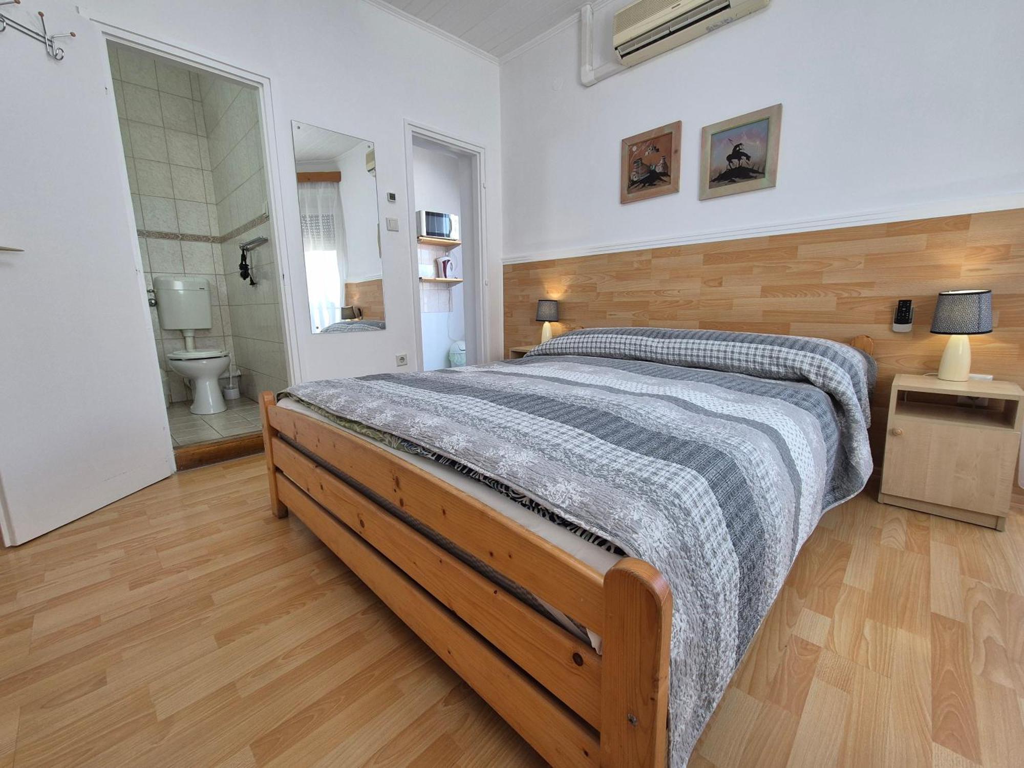 Roxanna Apartman Gyula Exterior foto