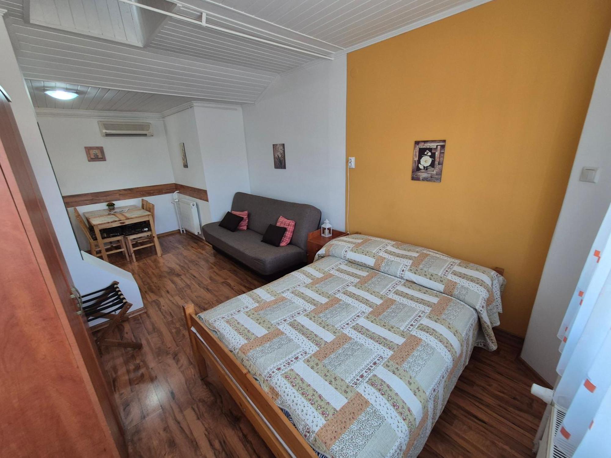 Roxanna Apartman Gyula Exterior foto