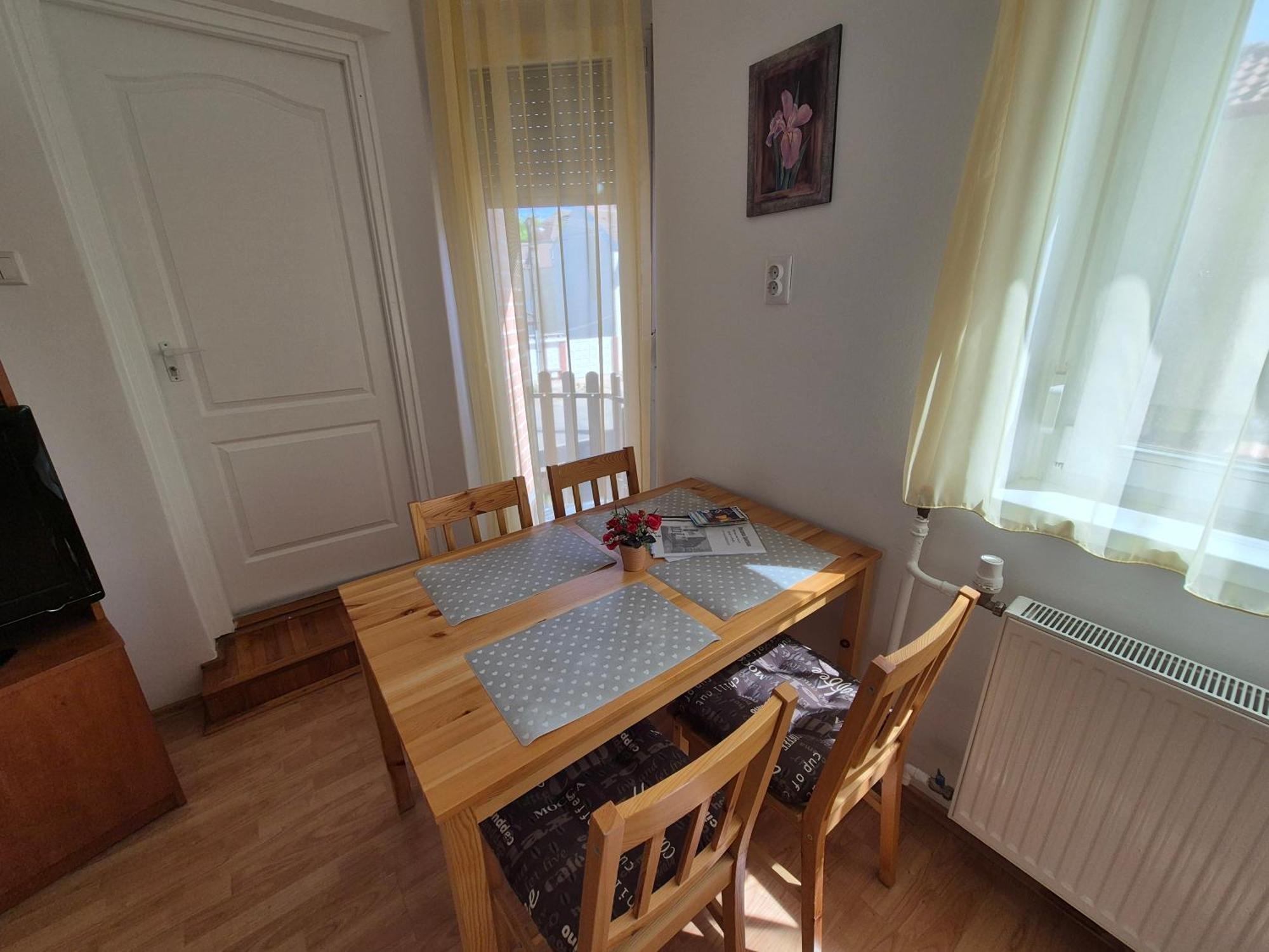 Roxanna Apartman Gyula Exterior foto