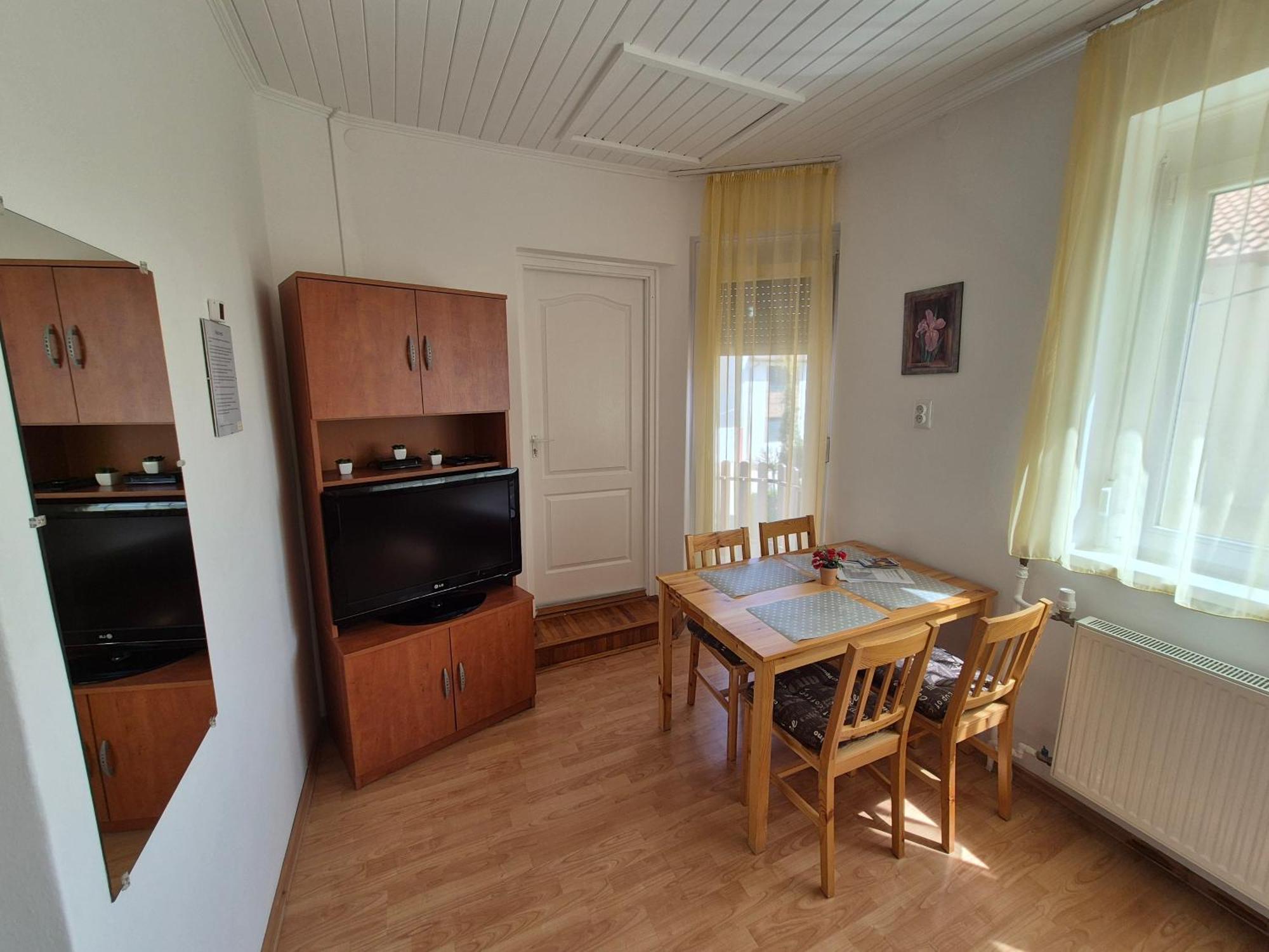 Roxanna Apartman Gyula Exterior foto