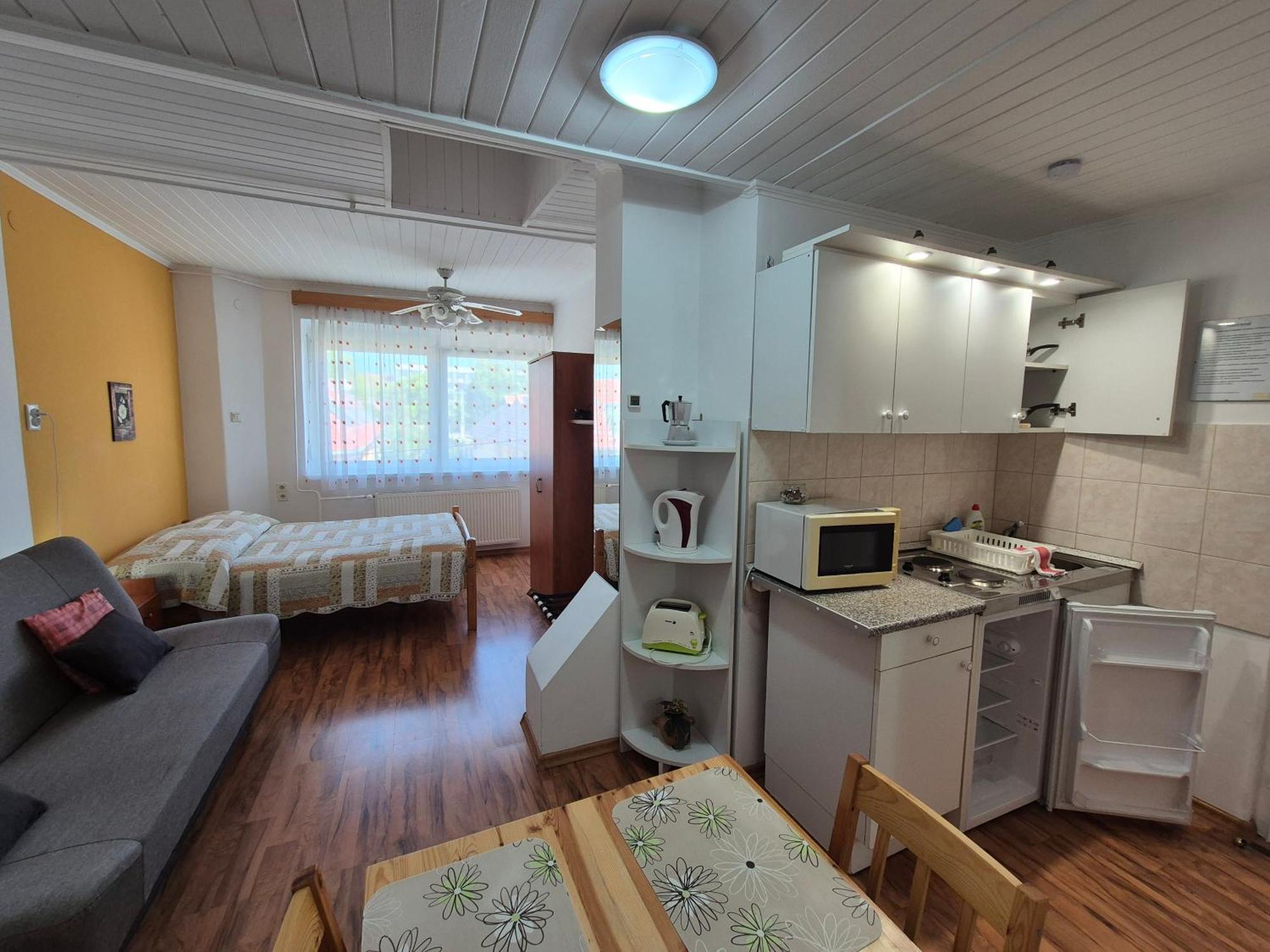 Roxanna Apartman Gyula Exterior foto