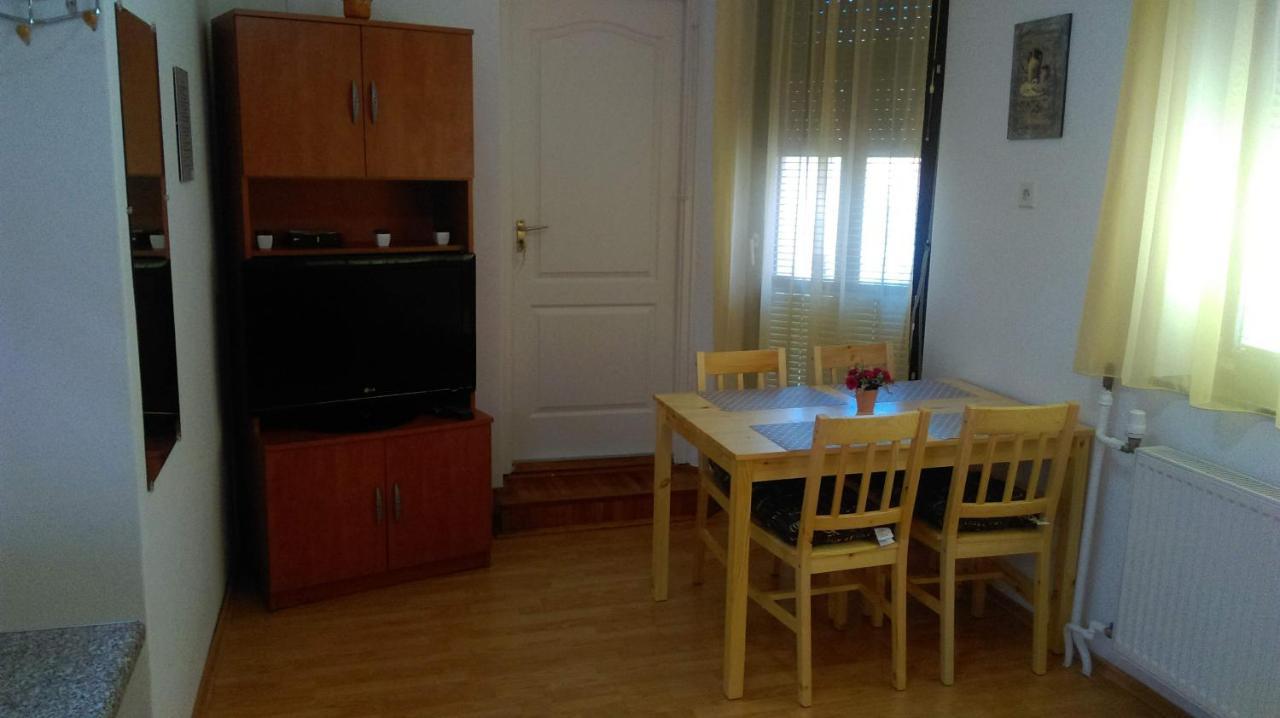Roxanna Apartman Gyula Exterior foto