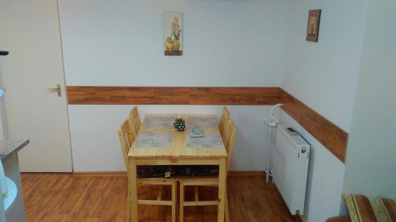Roxanna Apartman Gyula Exterior foto