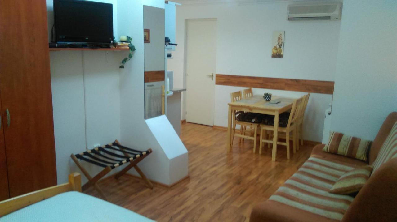 Roxanna Apartman Gyula Exterior foto